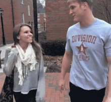 醉酒接吻搞笑动图,欢乐动图里的尴尬与搞笑